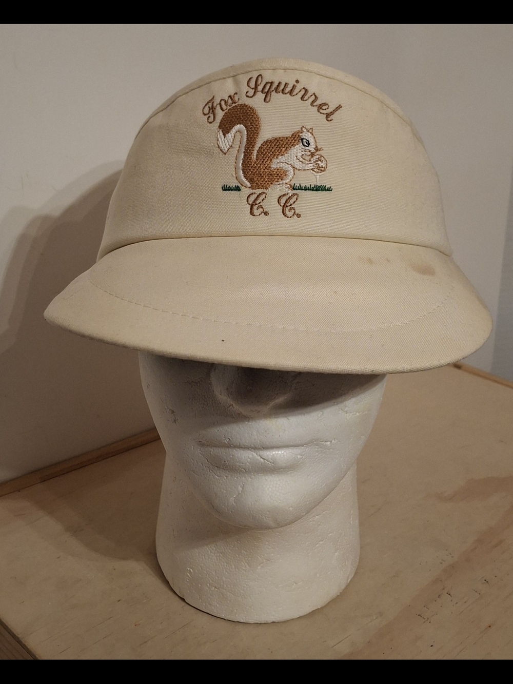 VTG Fox Squirrel Country Club Embroidered Golf Visor Defunct NC Course Cream